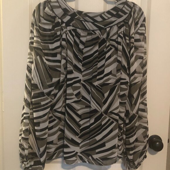 a.n.a XL black, gray, and white long sleeve cinched wrist lined blouse - Picture 6 of 7